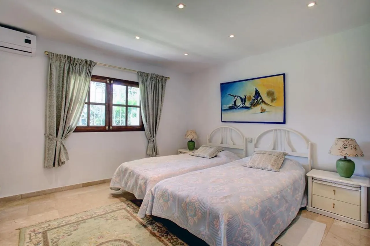 Exclusive Villa Las Palmeras Puerto Banus With Heated Private Swimming Pool, Marbella, Spain İspanya