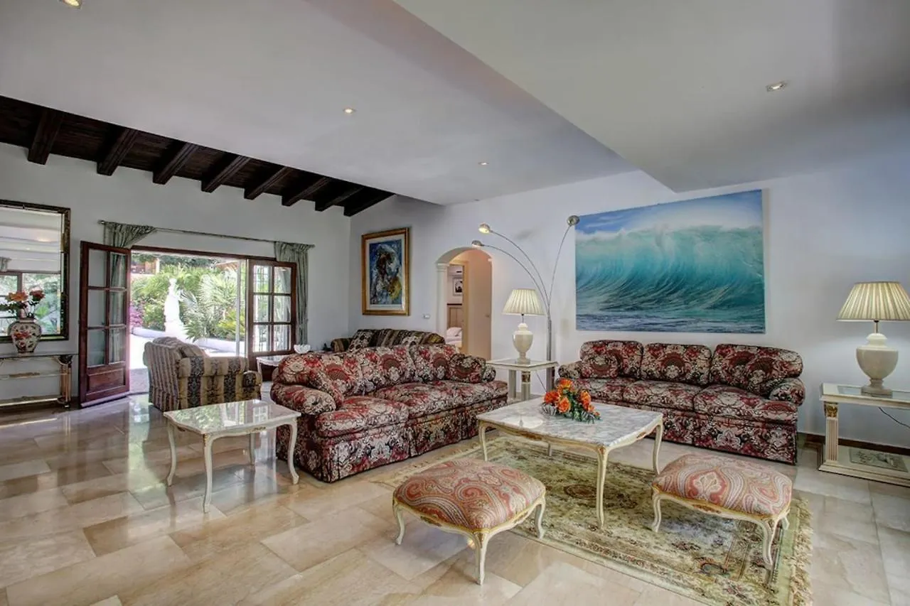 Exclusive Villa Las Palmeras Puerto Banus With Heated Private Swimming Pool, Marbella, Spain  Марбелья