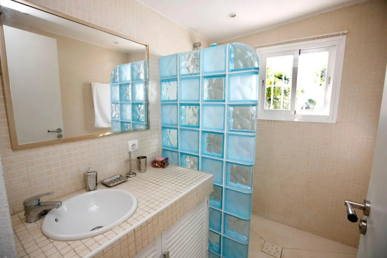 Exclusive Villa Las Palmeras Puerto Banus With Heated Private Swimming Pool, Marbella, Spain 0*, Marbella İspanya