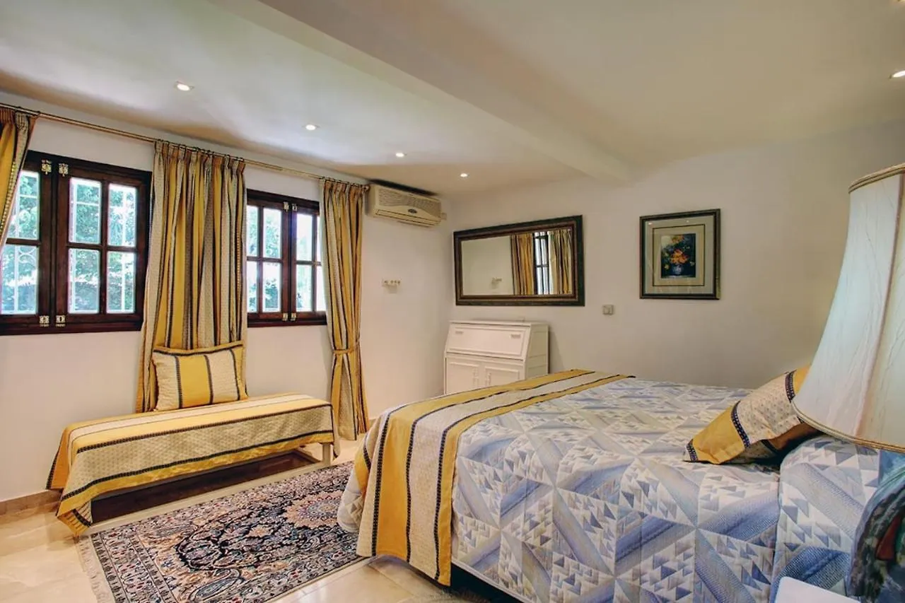 Exclusive Villa Las Palmeras Puerto Banus With Heated Private Swimming Pool, Marbella, Spain 0*, Марбелья Испания