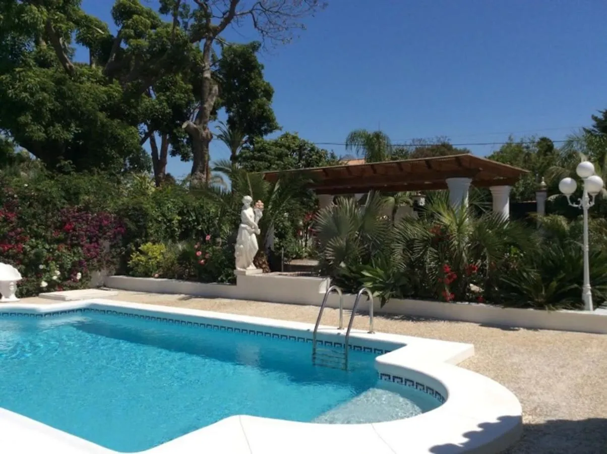 Exclusive Villa Las Palmeras Puerto Banus With Heated Private Swimming Pool, Marbella, Spain 西班牙
