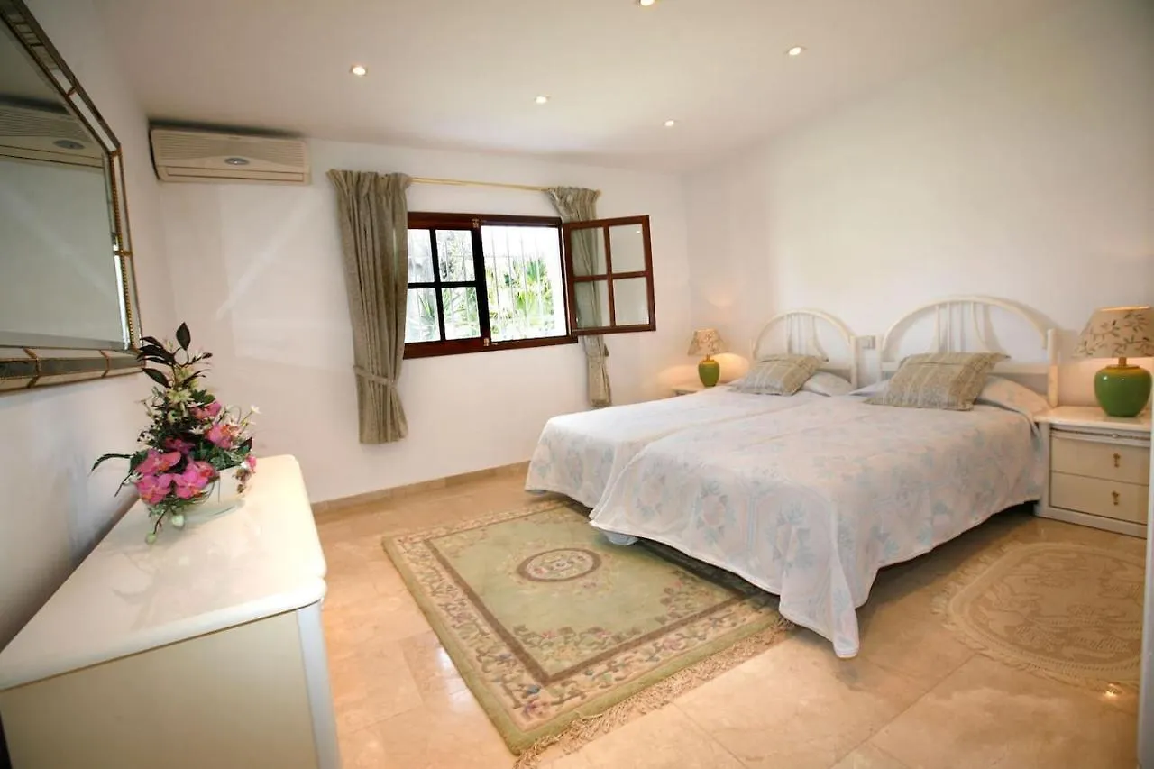 Exclusive Villa Las Palmeras Puerto Banus With Heated Private Swimming Pool, Marbella, Spain 西班牙