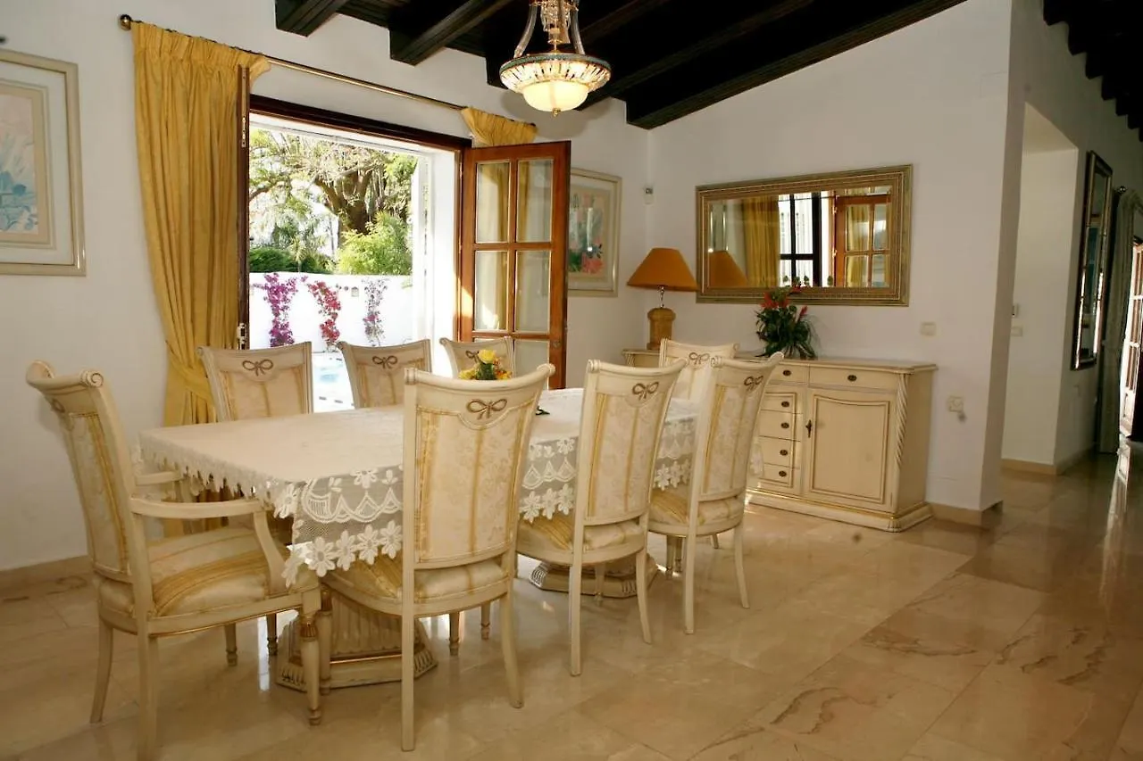 Exclusive Villa Las Palmeras Puerto Banus With Heated Private Swimming Pool, Marbella, Spain  马尔韦利亚